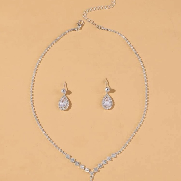 Cubic Zirconia Water Drop Decor Drop Earrings & Necklace - Picture 2 of 5